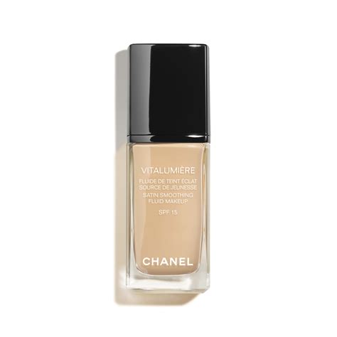 chanel vitalumiere satin smoothing fluid makeup review|Chanel foundation for face.